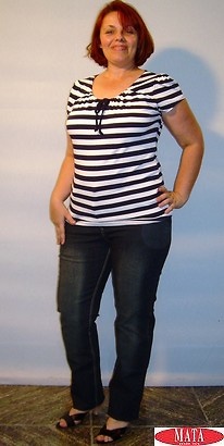 Pantalón vaquero mujer 10567 y camiseta marino 10808 